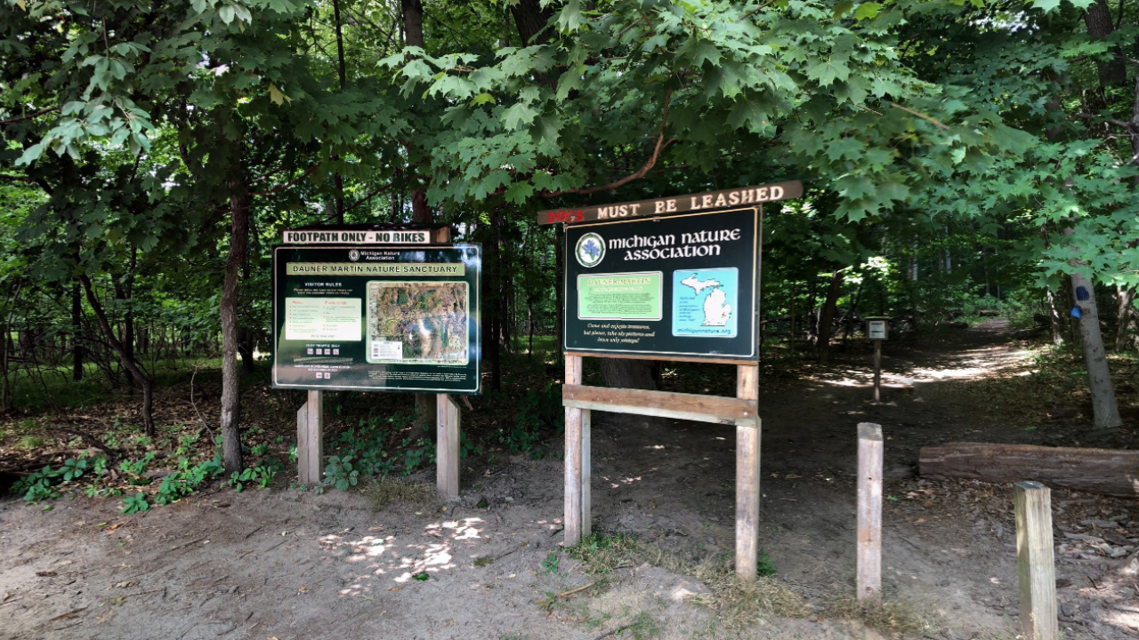 Trailhead at Dauner-Martin Nature Preserve Fenton MI